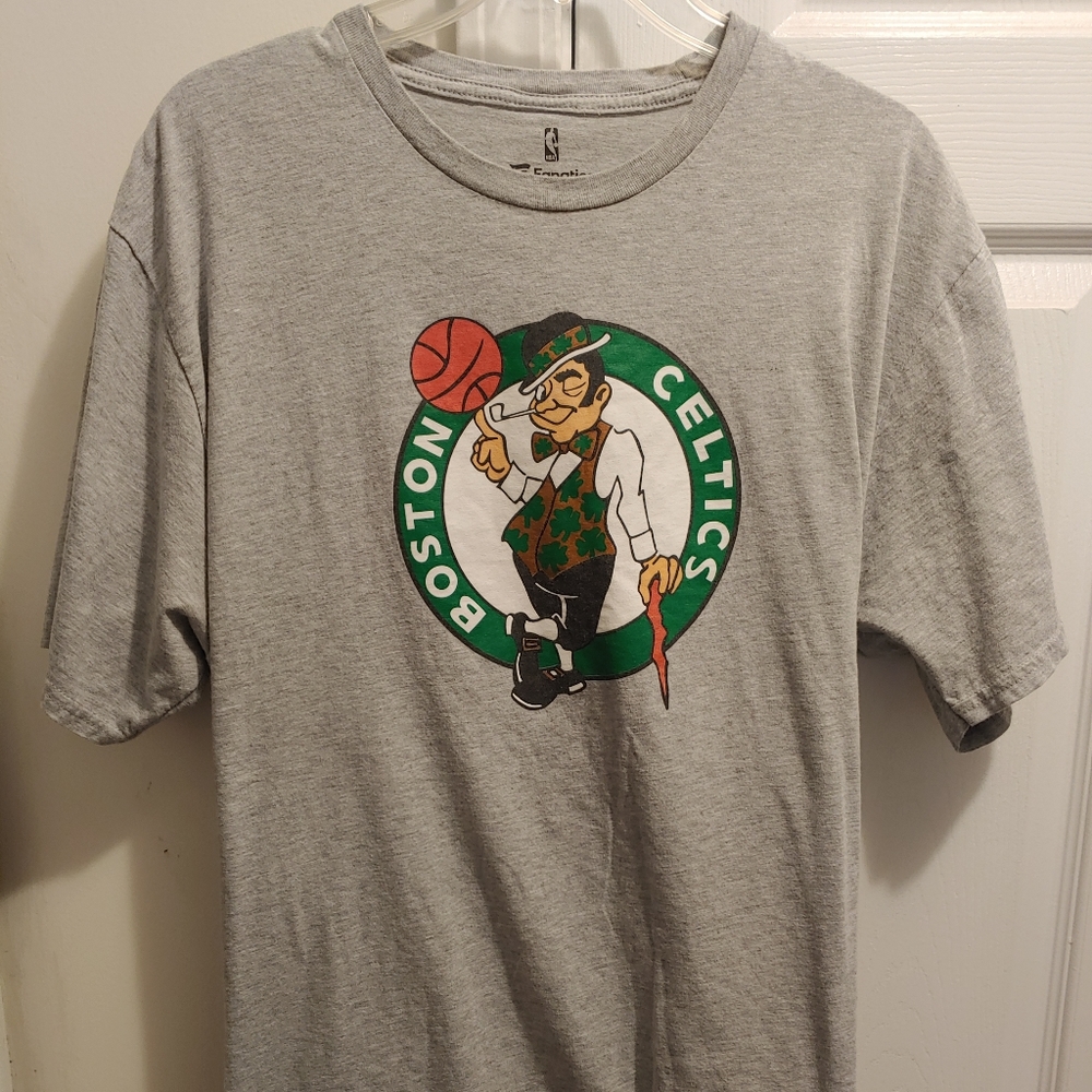 Boston Celtics Basketball Gray Fanatic Big Retro Logo Men's size XL T-Shirt